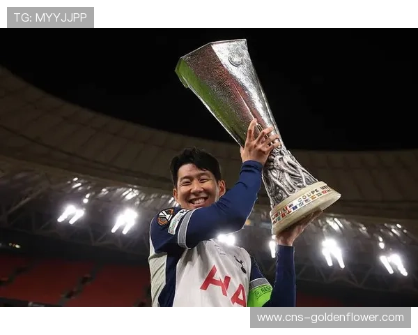 孙兴慜回归热刺主场告别,球迷致敬队魂温情时刻 孙兴慜回归热刺主场告别,球迷致敬队魂温情时刻